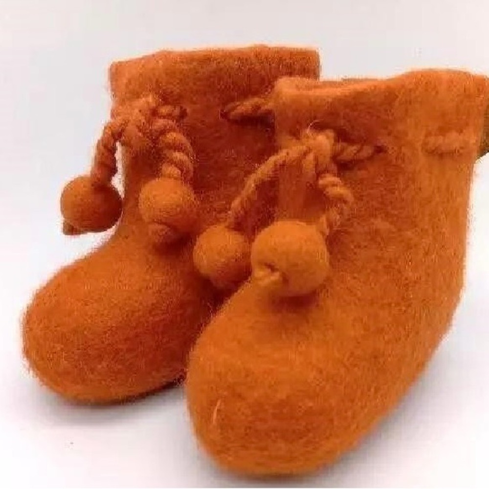 HERMES Baby Shoes Cashmere Felt Orange bag +
Top.
Shipping available box